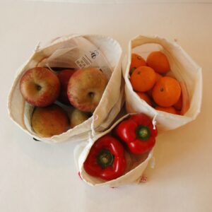 un lot de 3 filets à fruits et légumes en coton de 3 tailles différentes