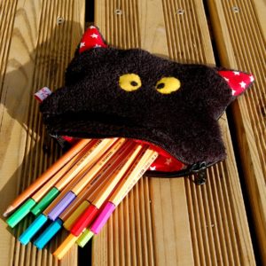 une trousse monstrueuse pour tous les crayons