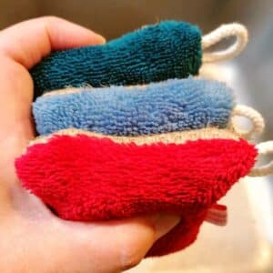 gros plan sur les nouveaux coloris d'éponges double face