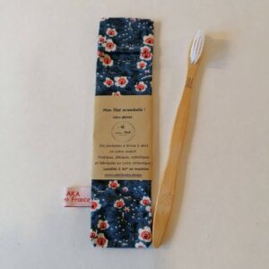 un étui à brosse à dent bleu