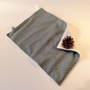 essuie-tout tout seul gris à petits motifs